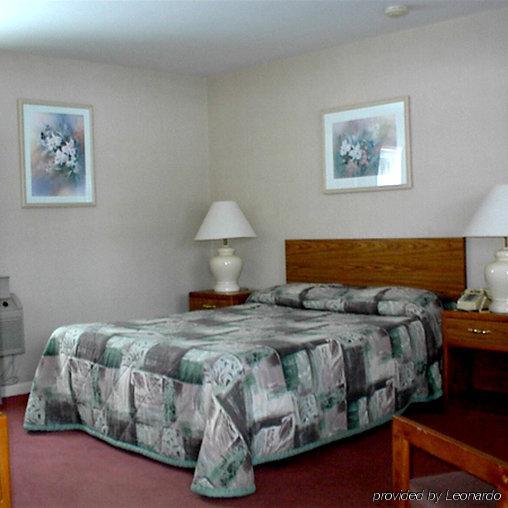 Budget Host Inn - Manistique Room photo